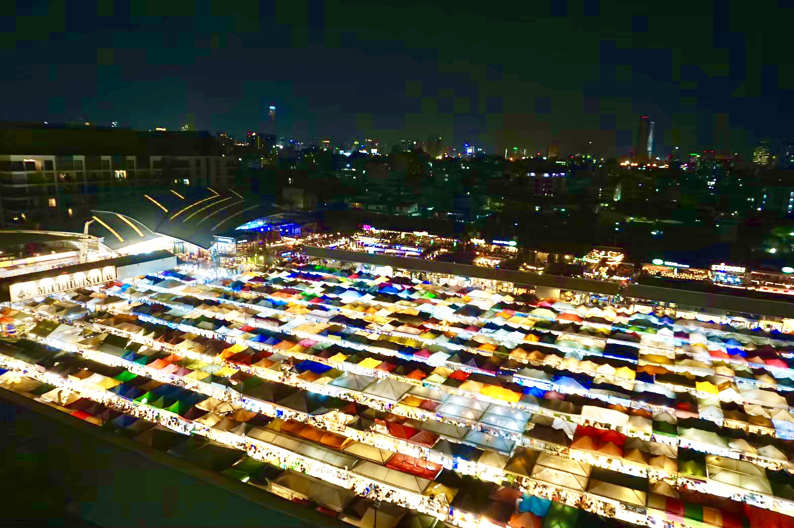 閉業 移転 タラート ロッファイ ラチャダー ナイトマーケット Rak Thailand タイ旅行 在住情報をお届け 閉業 移転 タラート ロッファイ ラチャダー ナイトマーケット Rak Thailand タイ旅行 在住情報をお届け